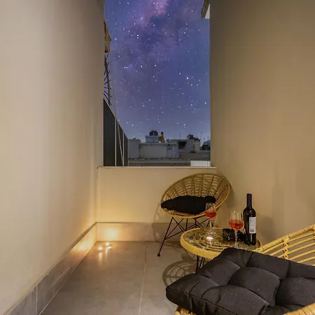 Stunning Rooftop Retreat With Mountain Views Athens