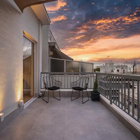 Stunning Rooftop Retreat With Mountain Views *