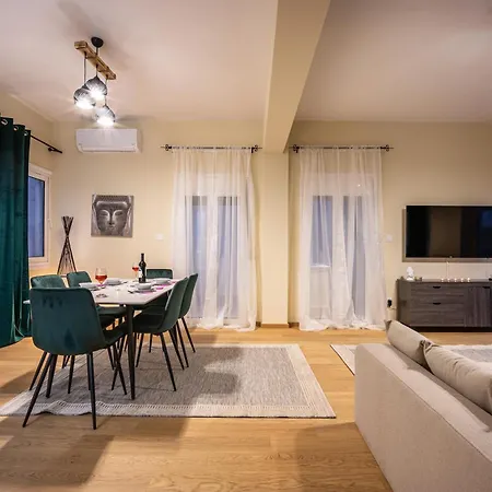 Apartment Stunning Rooftop Retreat With Mountain Views *