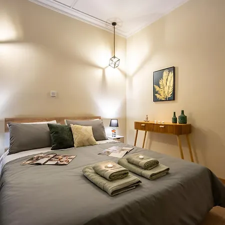 Apartment Stunning Rooftop Retreat With Mountain Views *