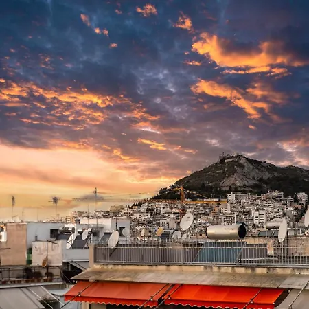 Stunning Rooftop Retreat With Mountain Views Apartment *